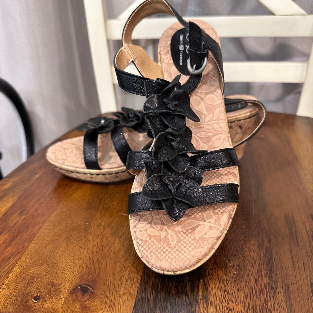 b.o.c. Born Concept Wedge Sandals Womens Black Floral Applique Strappy Boho 7